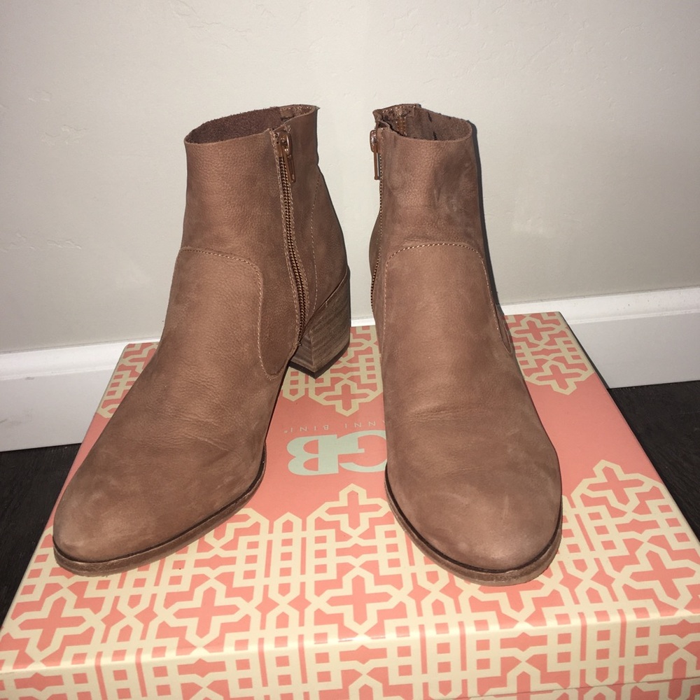Gianni Bini brown ankle booties